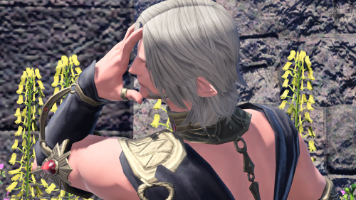 uwurianger: i can post so many more pictures of urianger at a time here, this rocks