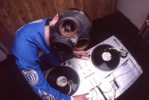 mfkr1: Sid Wilson, circa 1999. Don’t think these blue overalls were ever seen live.