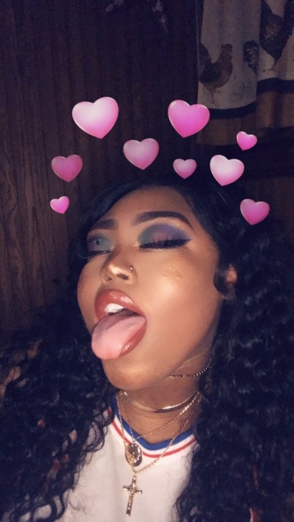 bitch-gl0:*so ready to swallow my future mans kids omg