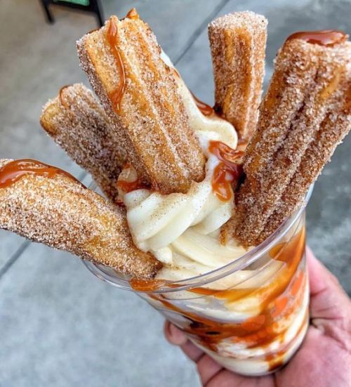 yummyfoooooood:  Cinnamon Sugar Churros with