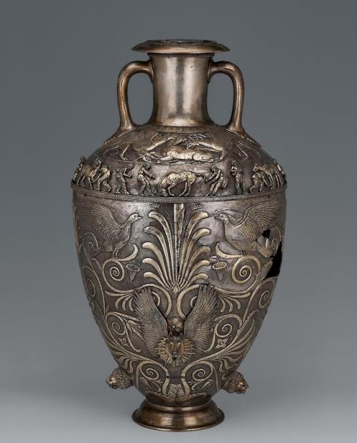 theancientwayoflife:~ Amphora.Period: Early Iron AgeCulture: Scythian Date: 4th century B.C.Place of
