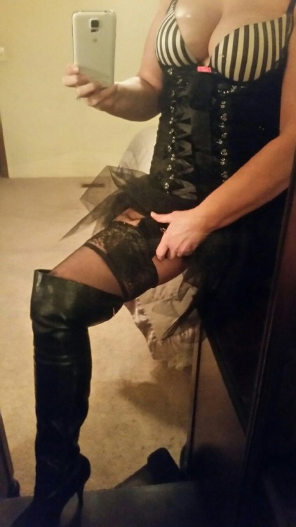 lnacouple:  playalinda4me:  A great submission! You’ve gotta love a lady who can pack heat AND a vibrator! Thanks!  Thanks for the comments. She carries the lcp nicely