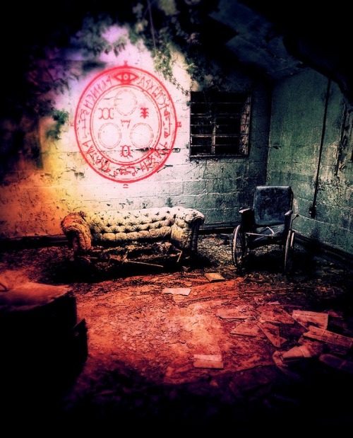 ash-haloofthesun: decapitated-unicorn: the forgotten room This captured my attention, and is defi
