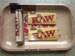 smokethesativa:    Raw Rolling Tray + Raw