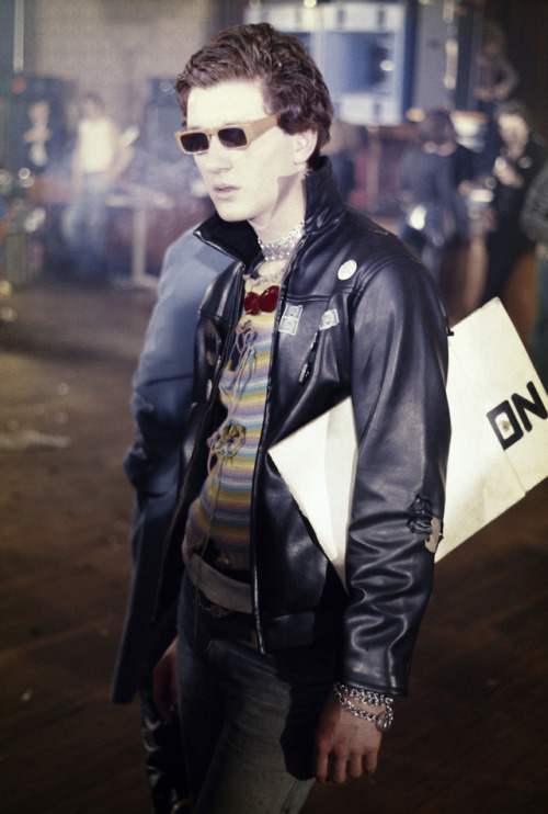 vicgodard:Ray Burns, aka Captain Sensible (The Damned). Notre Dame de France, 15 November, 1976. by 