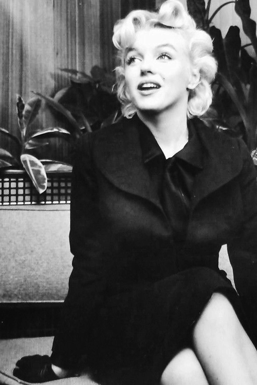 missmonroes:Marilyn Monroe at a press conference,1956 