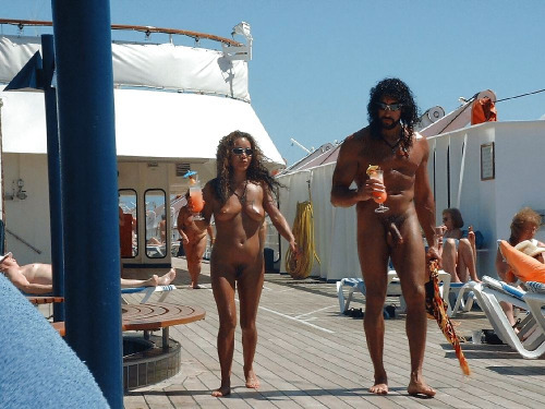 slumpy4:  chaoticturtlepeach:  nudismreal:Follow A cruise would be fun   😊 