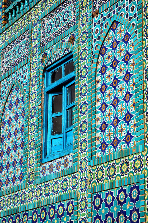 redlipstickresurrected:Unknown Photographer - Blue Mosque in Mazar-i-Sharif, Afghanistan  Photography 