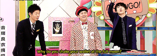 akb48g-gifs: Jurina’s wallet shaking habit @ AKBINGO! 170117 | sub credit