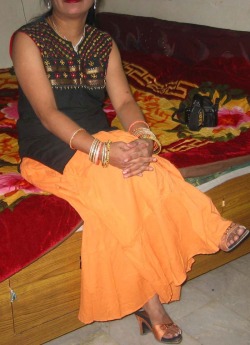 prythm:  Desi Bhabhi - Exposing 1 of 2 Follow