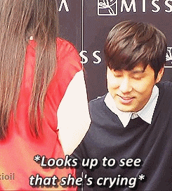 vanitysixx:  Yunho’s words to a fan when she starting crying during the Missha fan signing ( 人´ ▽ ` ) [cr: hikkioil]   حنون :’$