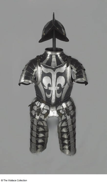 peashooter85:Black and White armor from Nuremberg, Germany, circa 1570.from The Wallace Collection