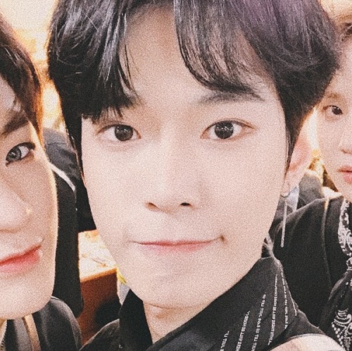 … doyoung layouts like/reblog if you use or save them