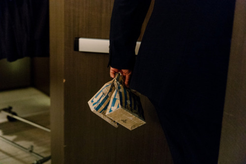 Golden State Warrior Stephen Curry eating popcorn for The New York Times