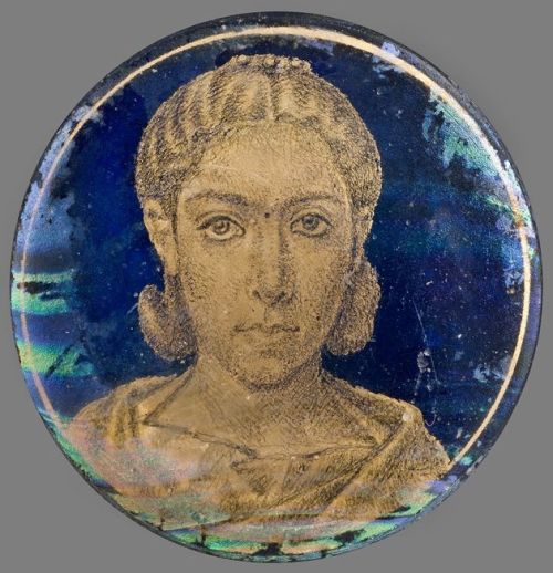 knowledgeistreasure:Roman gold glass portraits. 3rd - 4th century AD.