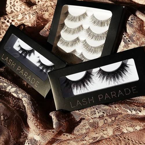 Take a look at this amazingly beautiful lashes i’ve got from @lashparade_lashesThey are sooo