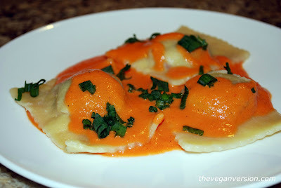 alloftheveganfood:  Vegan White Bean Round Up Potato, White Bean and Kale Soup with