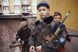 wrimwramwrom:Bosnian kids playing during the war (Sarajevo, 1993)Photos by Patrick Chauvel