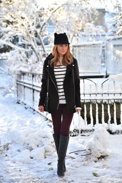 Top off a classic winter look with a cute'n'cozy winter hat.
Source: makelifeeasier.pl