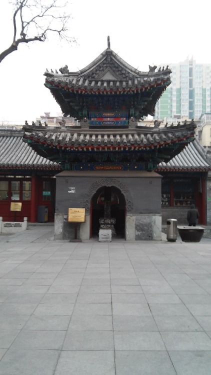 emirharis:  Niujie Mosque, Beijing, ChinaThe Niujie Mosque is the oldest mosque in Beijing. It was first built in 996 during the Liao Dynasty and was reconstructed as well as enlarged under the Qing Dynasty.The Mosque is located in the Niujie area of