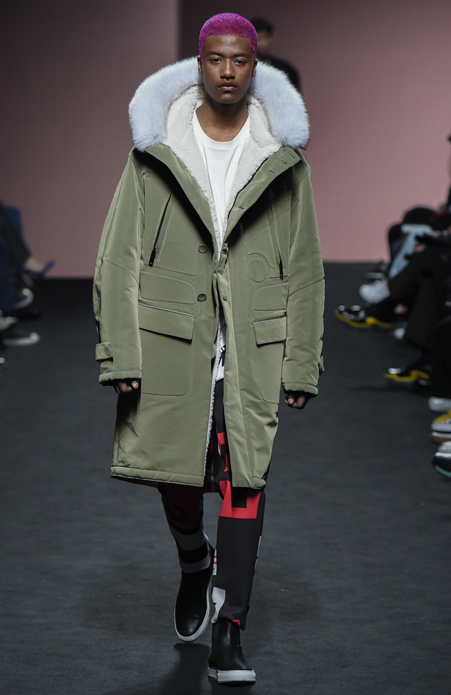 nouvellevoid:Han Hyun Min in Seoul Fashion Week