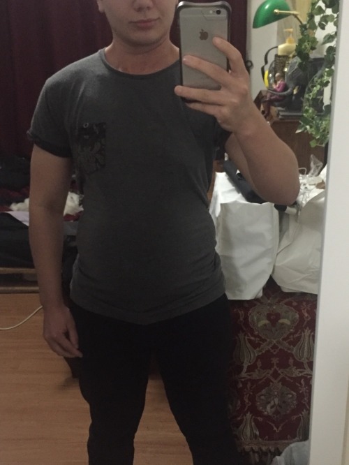 twinktobear:  I’ve been secretly gaining for a year and now I’m 20kg heavier, but I’m still a long way shy from my goal. This shirt fits me much better now, don’t you think? 