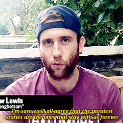 simplypotterheads:Matthew Lewis accepts the Best Fandom Forever award (via video) at the first annua