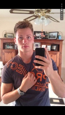 hellisliving:  jackdhallow:  JACKDHALLOW//FOLLOW//ASK//SUBMIT   Fit fukka. How hot is he?