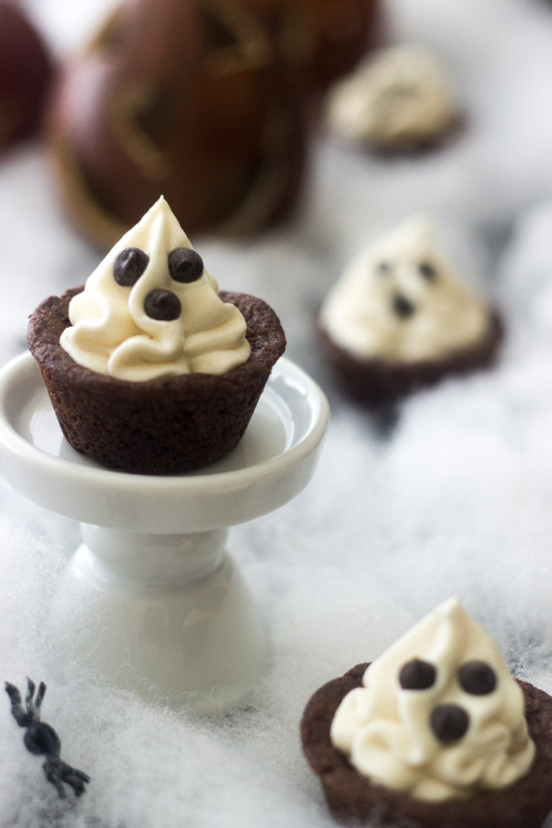 fullcravings:  Brownie Brittle Peanut Butter Ghost Cookie Cups 