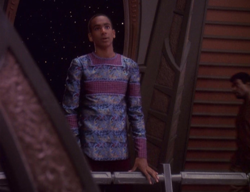 ds9shameblog: ceilingcow: mylittleredgirl:chroniclesofkanarnia:Fashion Icon: Jake Sisko Bus Seat