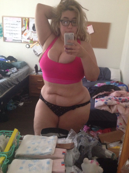 fatphrodite:  disgusting girl refuses to wash her hair