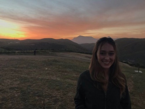 lovelikesongbirds:DebnamCarey Hello’s from set! We’re on again tonight! @FearTWD