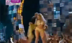 gotmelookingsocrazyrightnow:  Crazy in Love. 