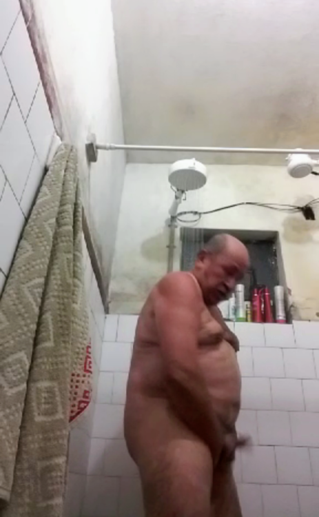 silverbadbear:  seksssssssssssssssssssssssss:  pingueca: Que hermoso! offfffffffffffffffffffffffffffffffffffffffffffffffffffff yerimmmmmmmmmmmmmmmmmmmmmm  Gorgeous daddy