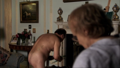 bigmenoftvandfilm: David Haig naked in “Mo.” Woof!Video link: www.sendspace.com/file/hruszh