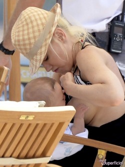 celebrity-nudes-leaked:  Gwen Stefani Caught