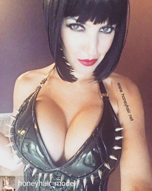 Credit to @honeyhair_model : Love this corset! Do you want the same one? Contact NonaG. Lack #honeyh