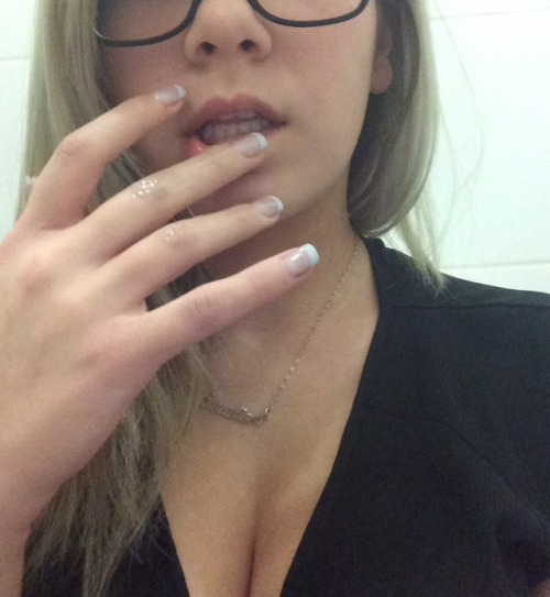 my-princess-parts: I wore my princess plug to dinner tonight and daddy sent me to the bathroom of th