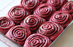 thecakebar:  Red Velvet Cinnamon Rolls Tutorial 