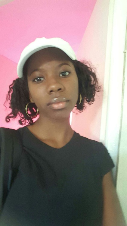 badgyal-k:thepinkcornmoon:happy blackout from your local chocolate girlMy wife