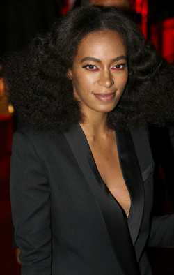 soley-solange:  10/29/15-Solange attends