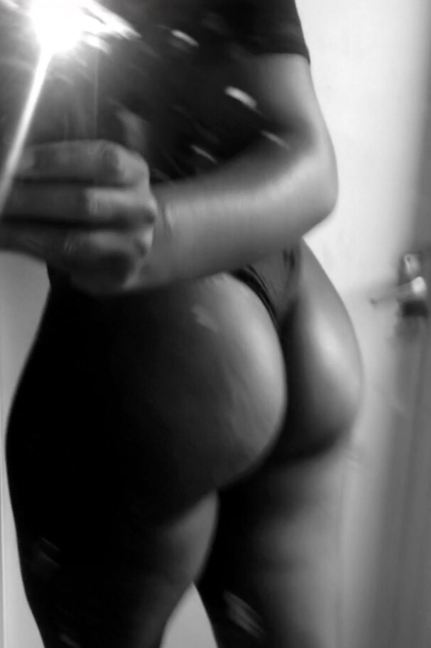 midnightbite:  nasapussy:  Blurry Yams 🐇🍑  Yum.