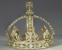 ballerina67:  The beautiful miniature crown worn by Queen Victoria for her own official diamond jubilee portrait in 1897 . 