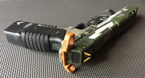 apsisprops:Titanfall 2 - BT’s SERE kit smart pistolFinally got around to doing the details and weath
