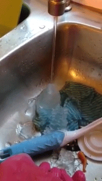 sizvideos:  It’s so cold in Australia that water out of the tap is forming icicles -