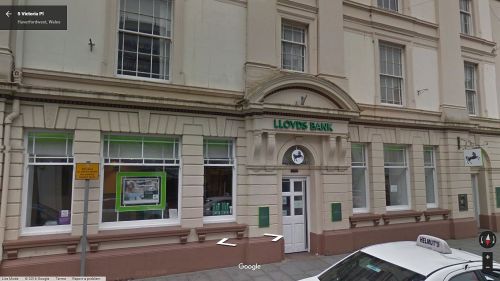 streetview-snapshots:Lloyds Bank, Victoria Place, Haverfordwest