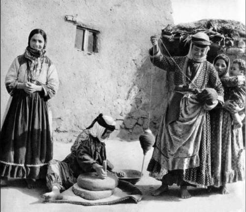 Gönlüm hoş olsun da varsın giysim kıldan olsun.  Wa zera mi zere ba wa tewrê kirwasê mûy mi bo.  - Z