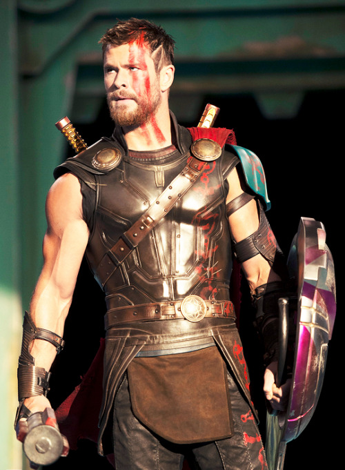 thorodinson:Chris Hemsworth on the set of Thor: Ragnarok