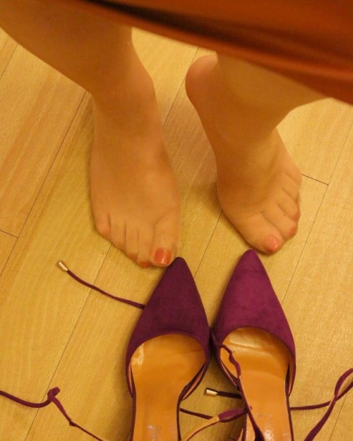 joelinats: #strumpfhose #transgenderfan #nylonfeet #nylontoes #nylonlegs #highheels #heelsmurah #hee