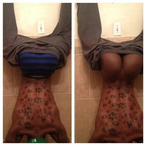 classicman30: harlemhookups:  tattoed back. fucking hot.  😍😍🍑🍑👅👅